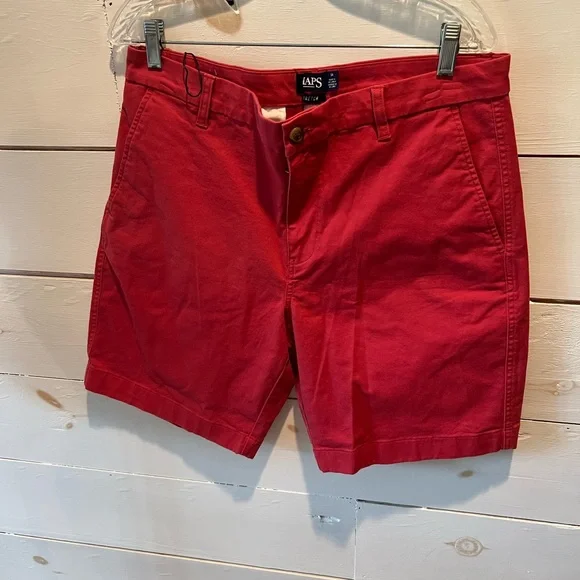 Men's Chaps Red Shorts, size 34, NWOT, preppy, casual, summer, golf - Picture 1 of 9